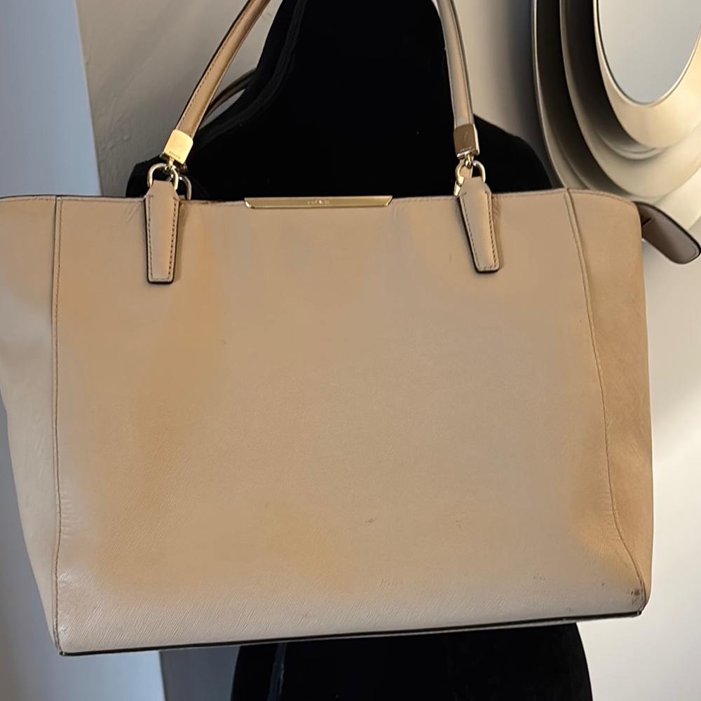 Coach Cream Leather Tote Bag with Structured Design